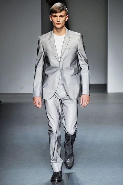 Look 18